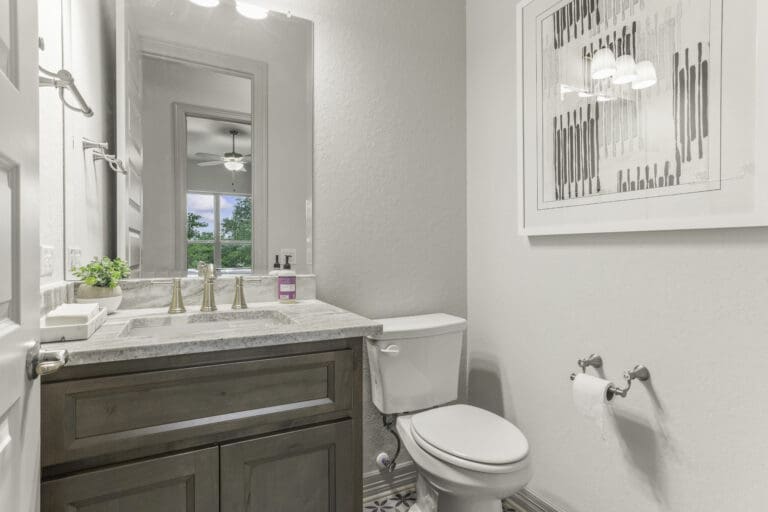 Guest bathroom in Ashlyn luxury home, Belle Oaks