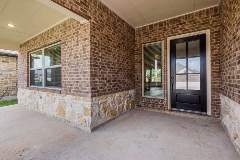 23006-PEARL-GLEN-DRIVE_FRONT-PORCH_2560x1707