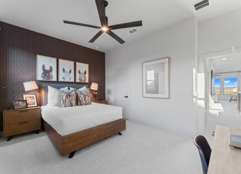 Upstairs Bedroom-DVA03897